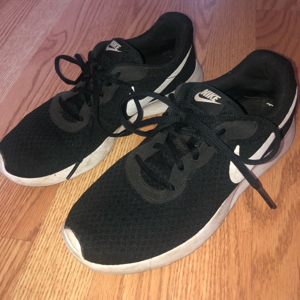 Black Nike Shoes